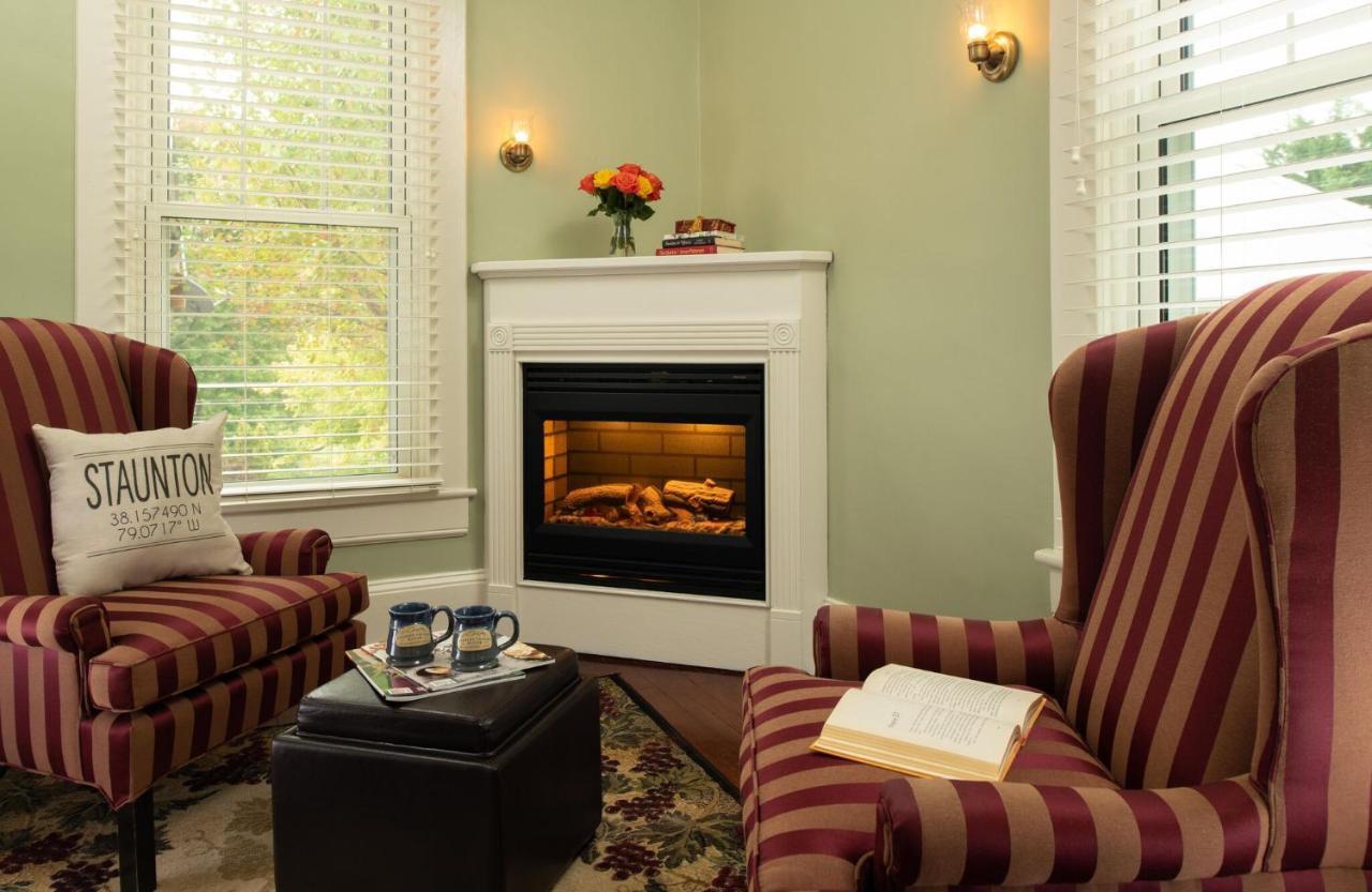 Steeles Tavern Manor Екстериор снимка